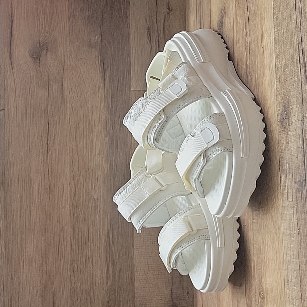 Converse shoes sandals BRAND NEW size women's 7,0 - 8,0.